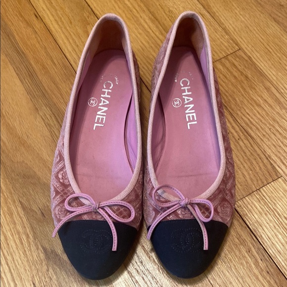 Chanel Pink and Black Women's Ballet Flats - Picture 3 of 7